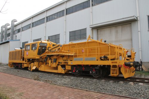 [众博手机官方网站_众博(中国)“智”造]配砟整形车-大型铁路养路机械设备走出国门
